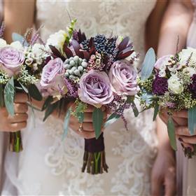 fwthumbgirls holding flowers.jpg